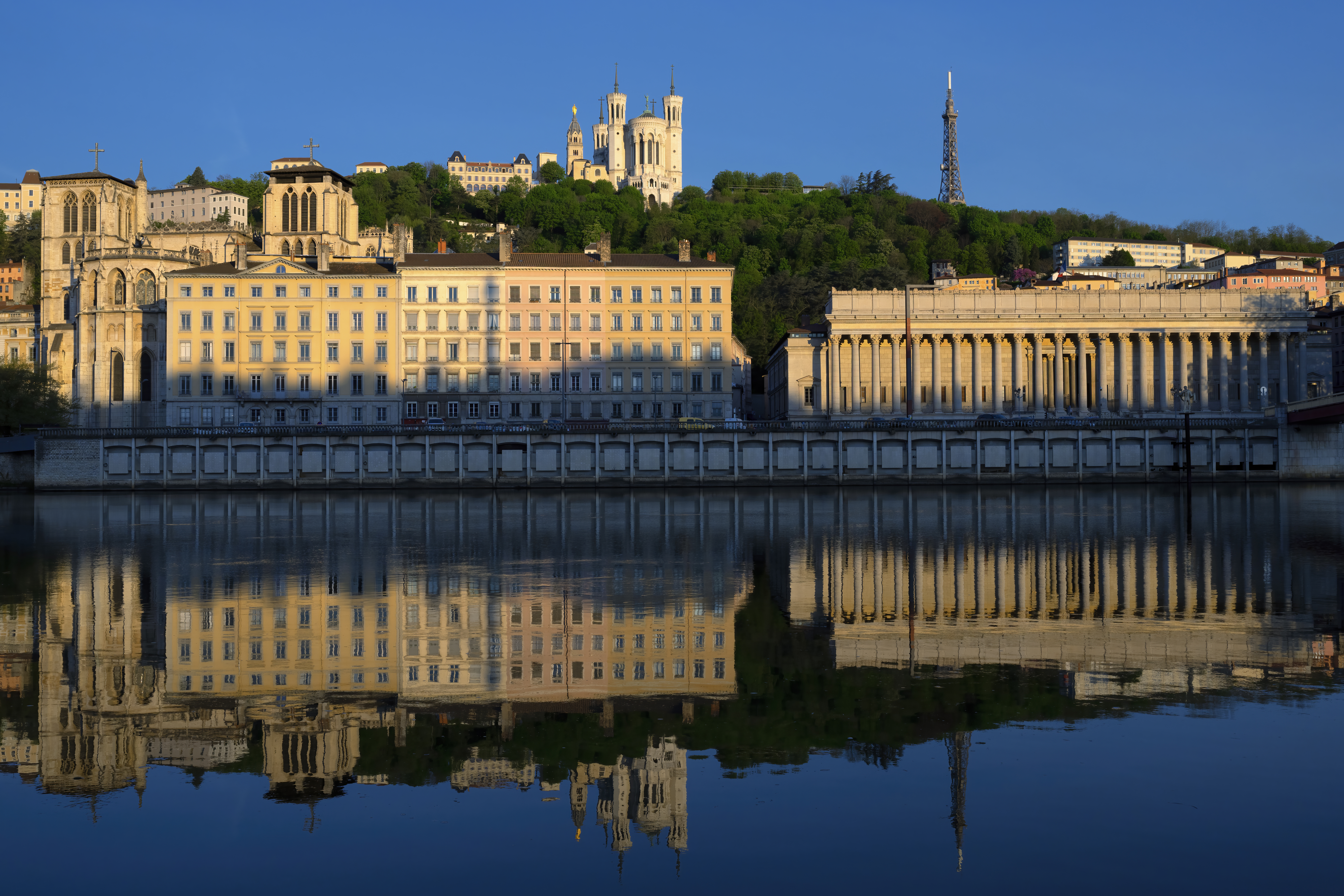 Nettoyage de locaux professionnels à Lyon — Infinity Services